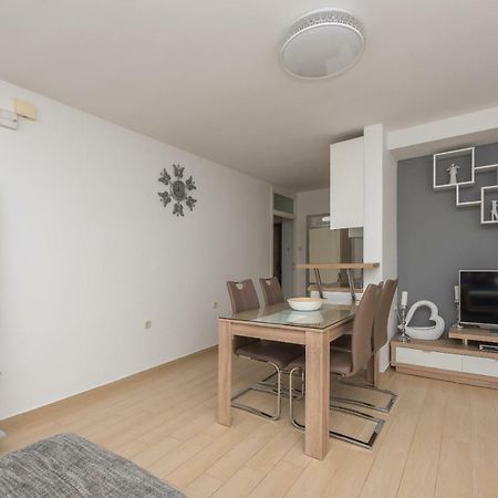 Apartmani Mona Макарска Екстериор снимка