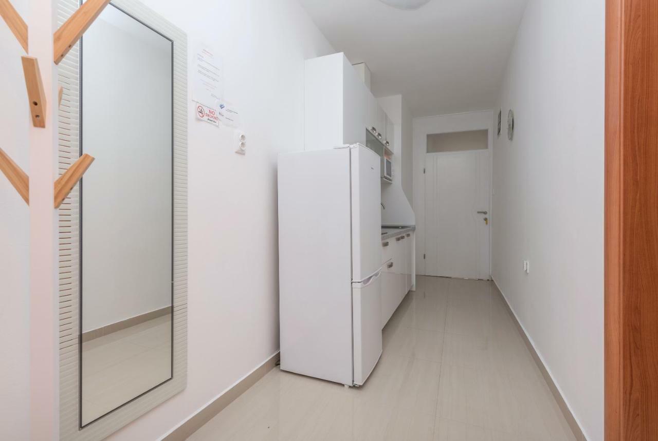 Apartmani Mona Макарска Екстериор снимка