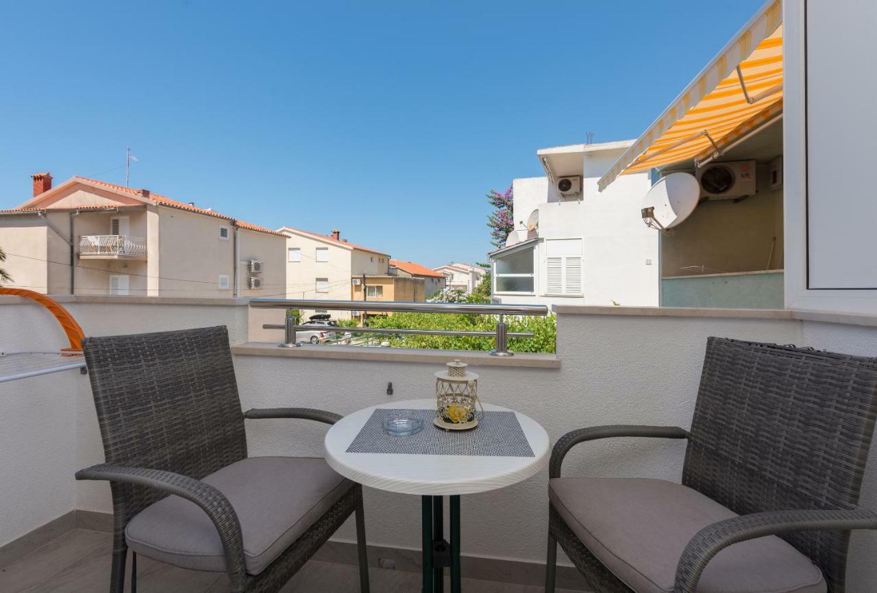 Apartmani Mona Макарска Екстериор снимка