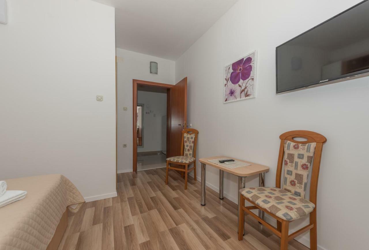 Apartmani Mona Макарска Екстериор снимка
