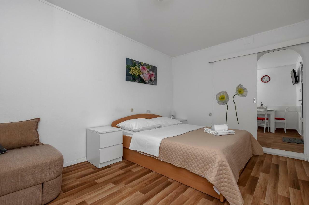Apartmani Mona Макарска Екстериор снимка