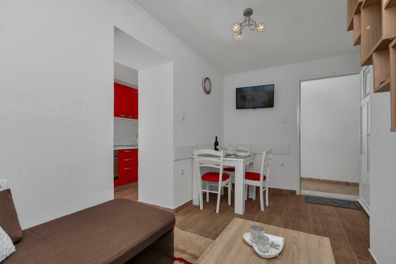 Apartmani Mona Макарска Екстериор снимка