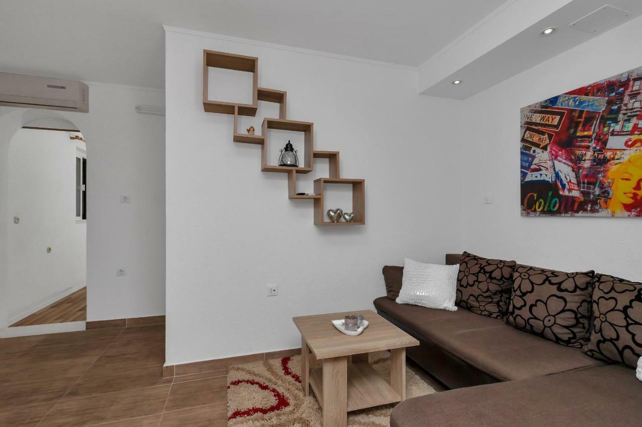 Apartmani Mona Макарска Екстериор снимка