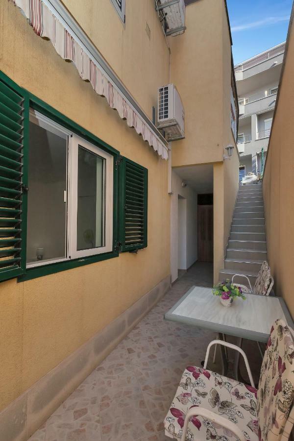 Apartmani Mona Макарска Екстериор снимка