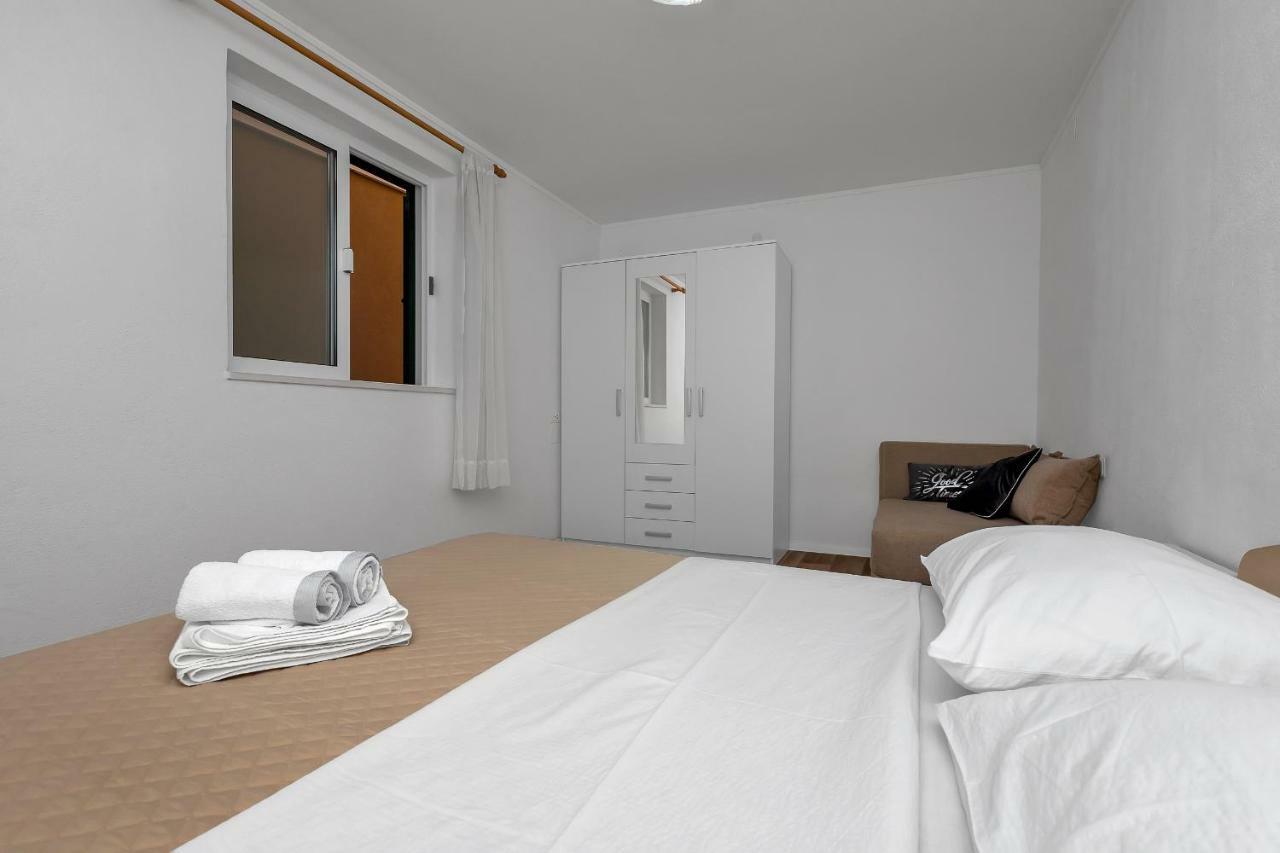 Apartmani Mona Макарска Екстериор снимка