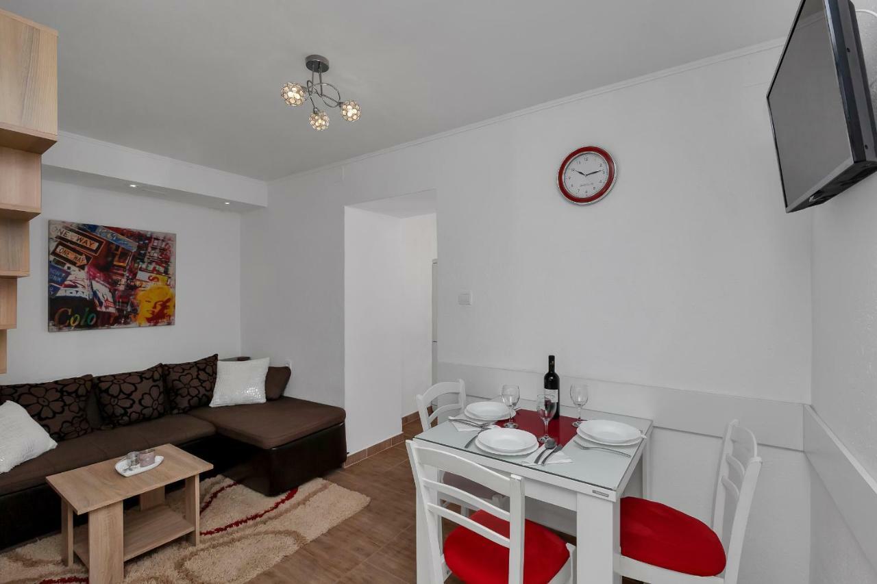 Apartmani Mona Макарска Екстериор снимка