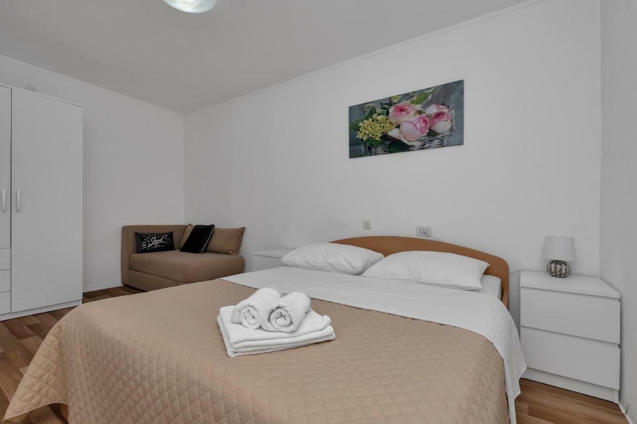 Apartmani Mona Макарска Екстериор снимка
