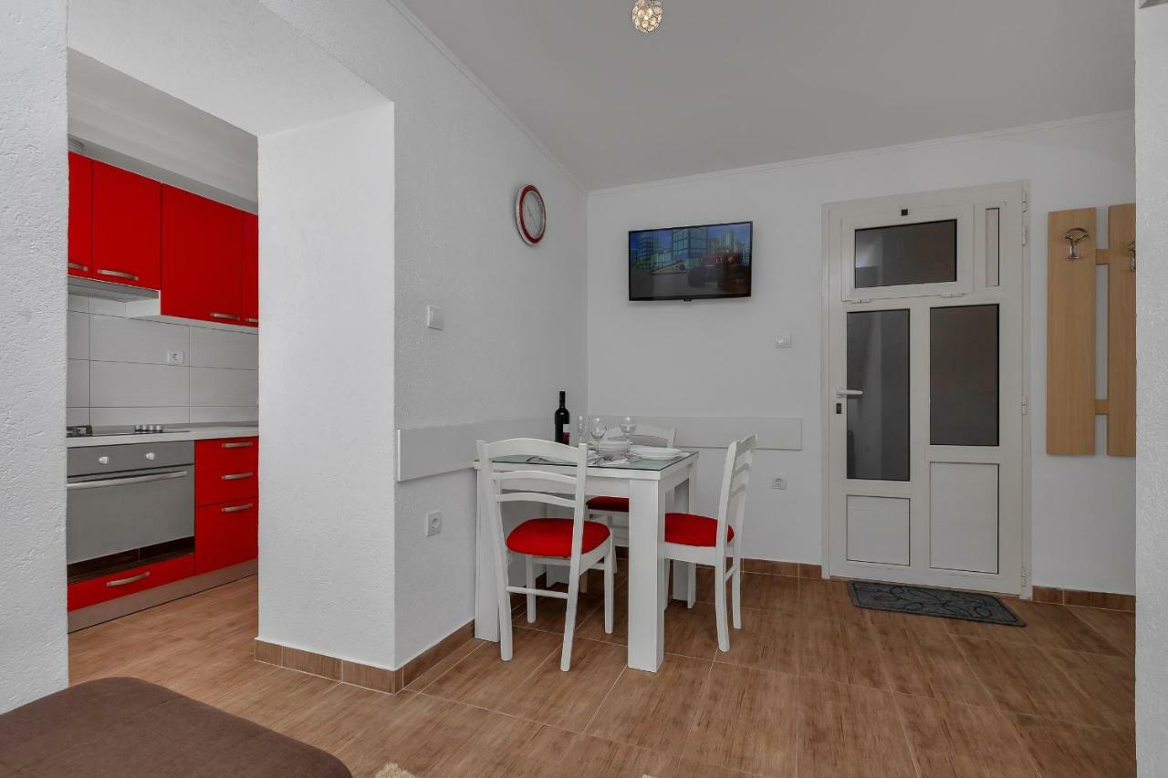 Apartmani Mona Макарска Екстериор снимка
