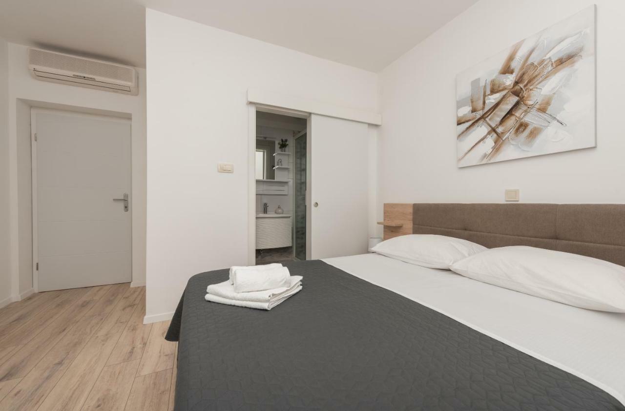 Apartmani Mona Макарска Екстериор снимка