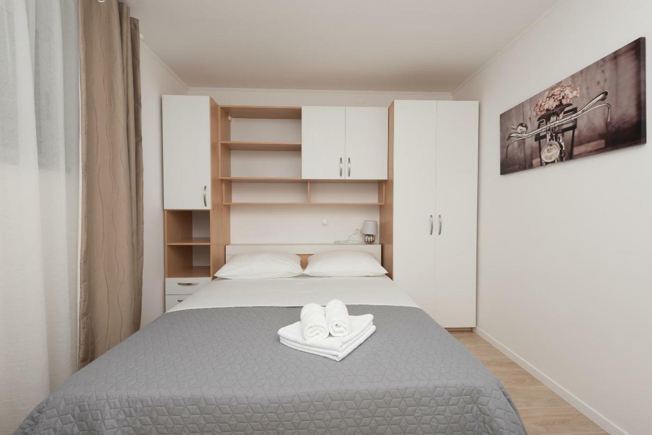 Apartmani Mona Макарска Екстериор снимка