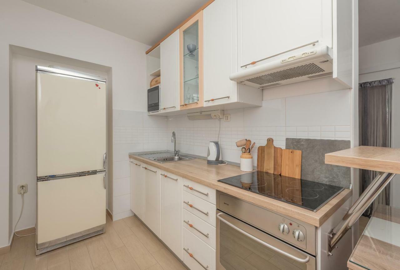 Apartmani Mona Макарска Екстериор снимка