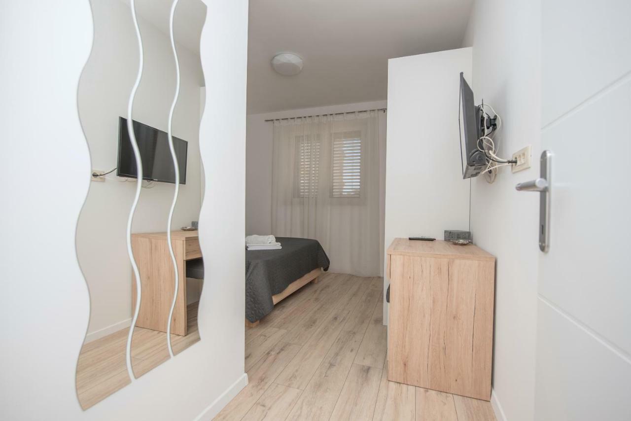 Apartmani Mona Макарска Екстериор снимка