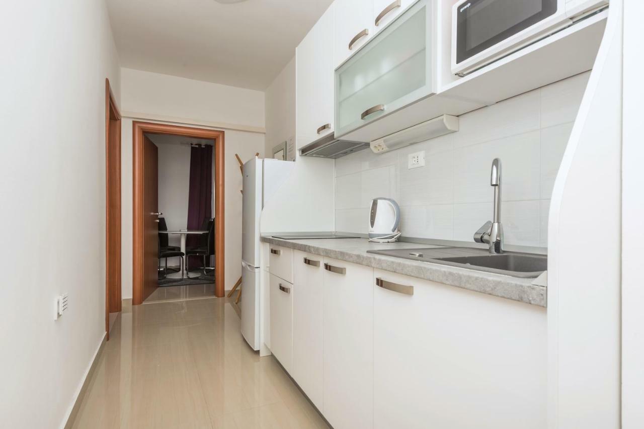 Apartmani Mona Макарска Екстериор снимка