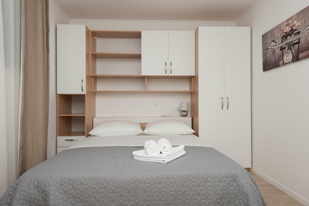 Apartmani Mona Макарска Екстериор снимка