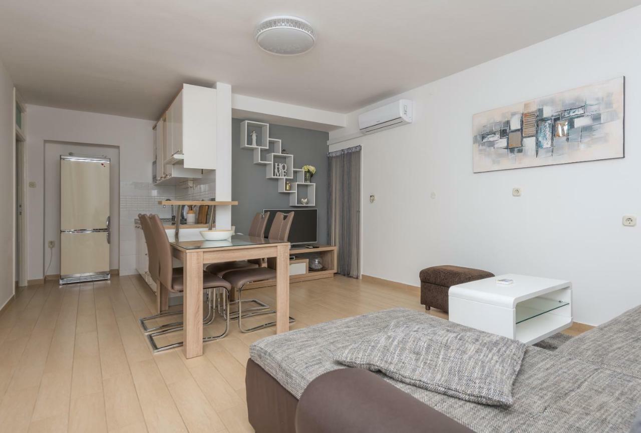 Apartmani Mona Макарска Екстериор снимка