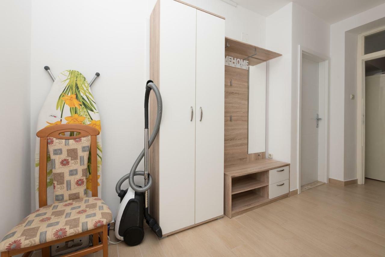 Apartmani Mona Макарска Екстериор снимка
