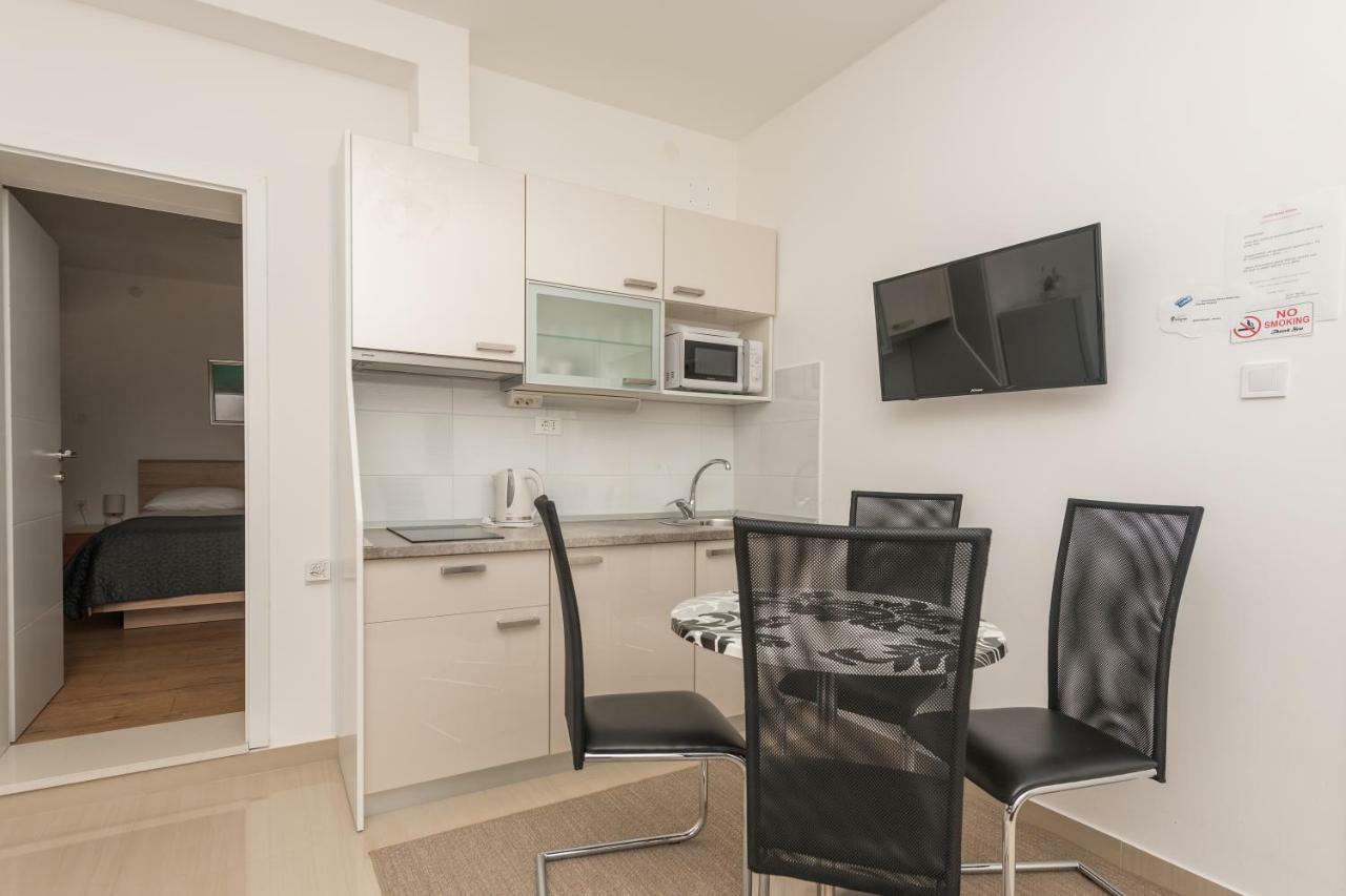 Apartmani Mona Макарска Екстериор снимка
