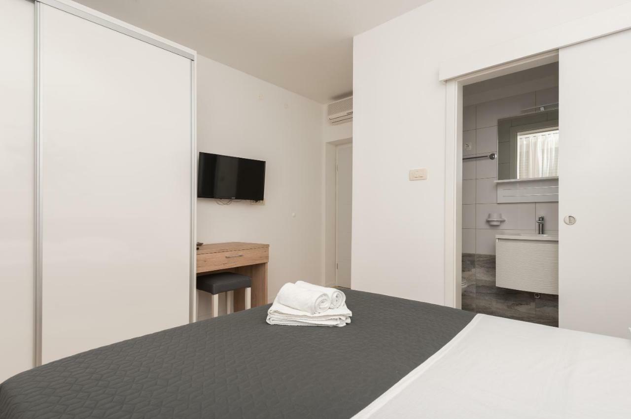 Apartmani Mona Макарска Екстериор снимка