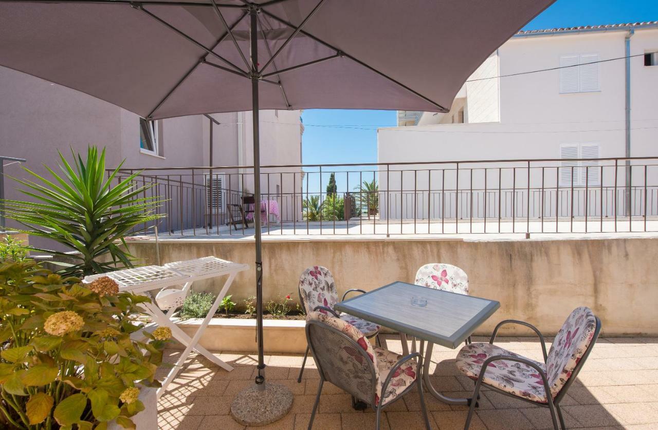 Apartmani Mona Макарска Екстериор снимка