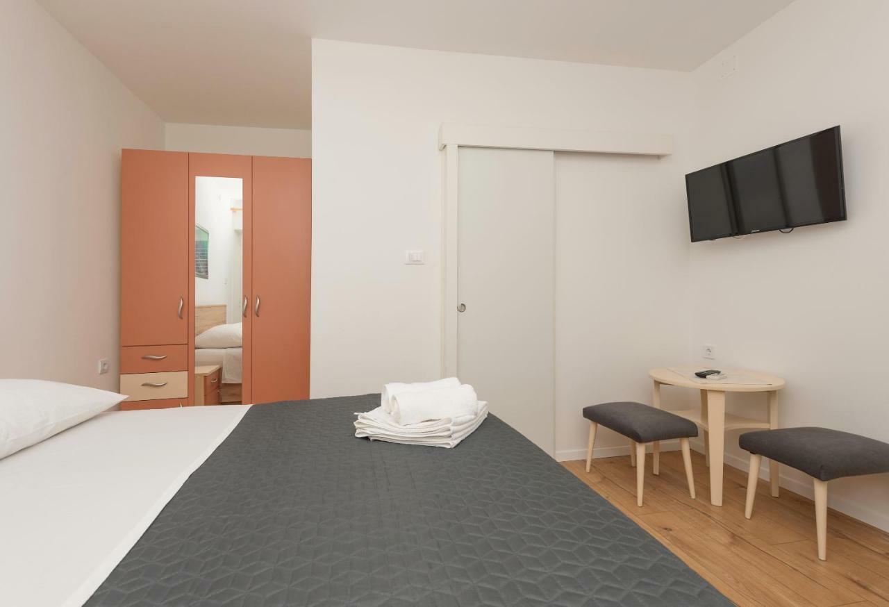 Apartmani Mona Макарска Екстериор снимка