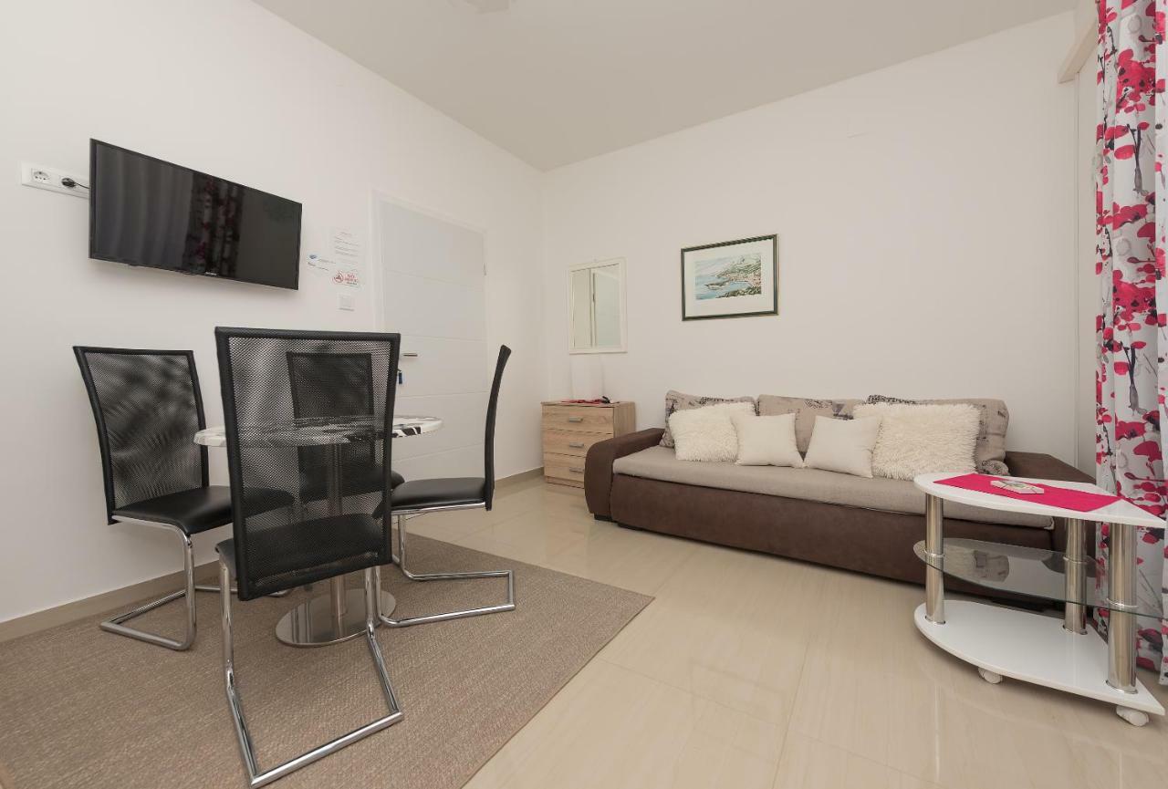 Apartmani Mona Макарска Екстериор снимка
