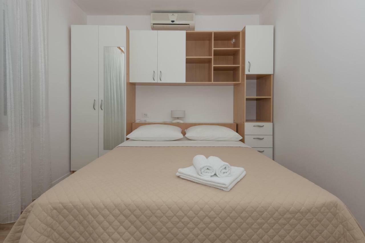 Apartmani Mona Макарска Екстериор снимка