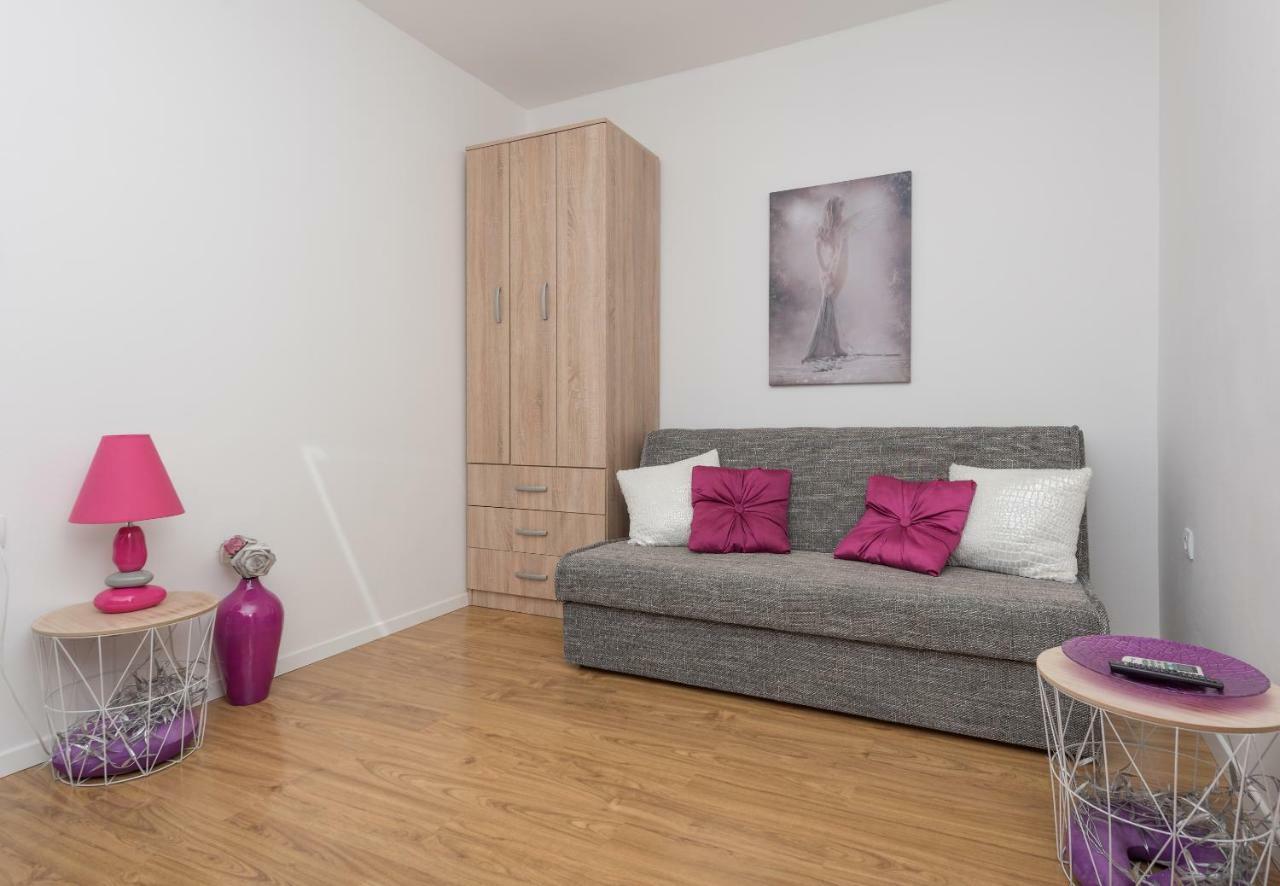 Apartmani Mona Макарска Екстериор снимка
