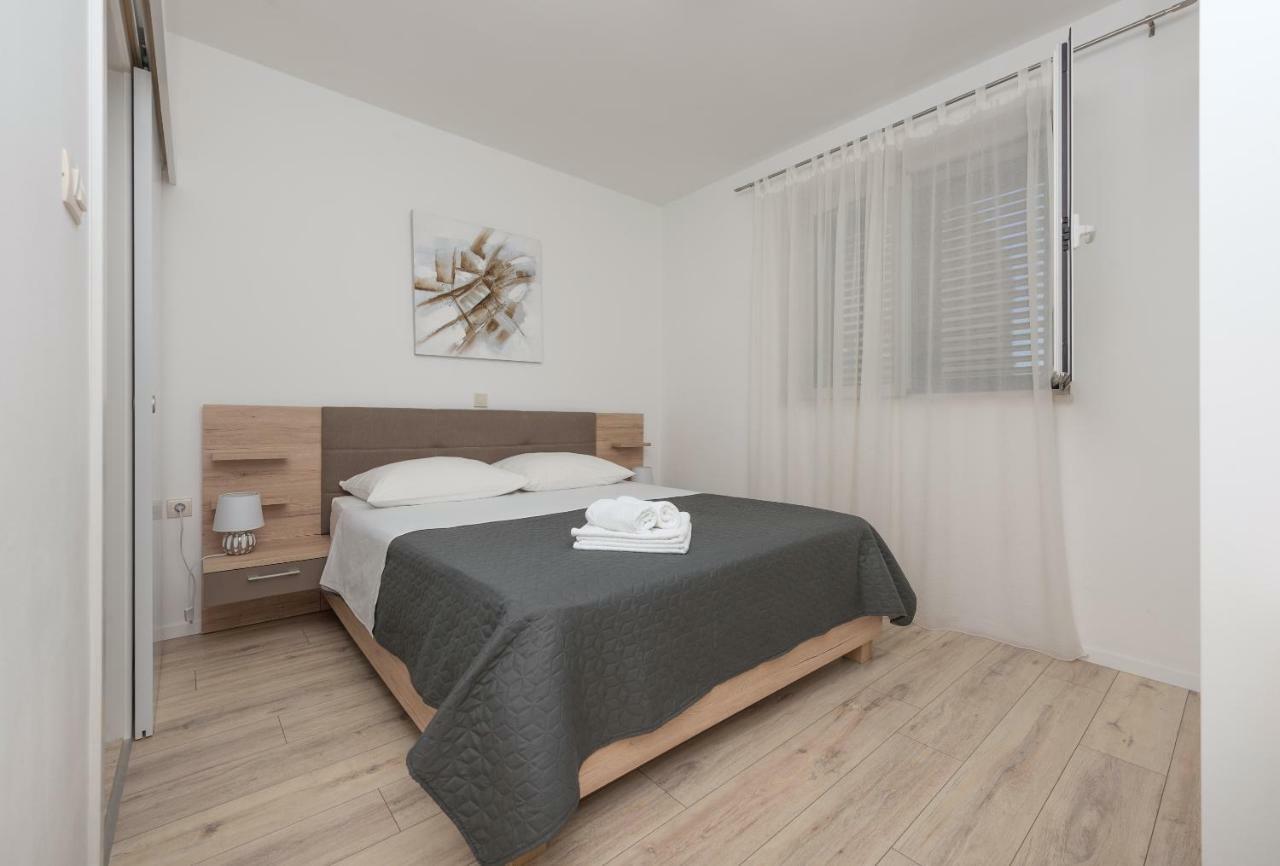 Apartmani Mona Макарска Екстериор снимка