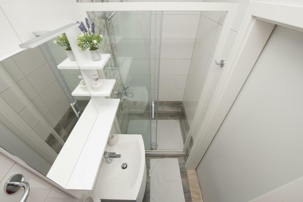 Apartmani Mona Макарска Екстериор снимка