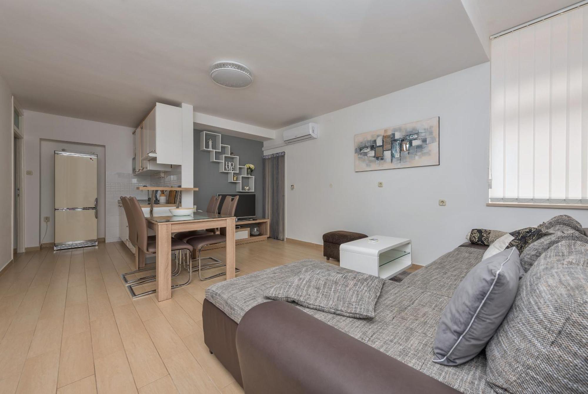 Apartmani Mona Макарска Екстериор снимка