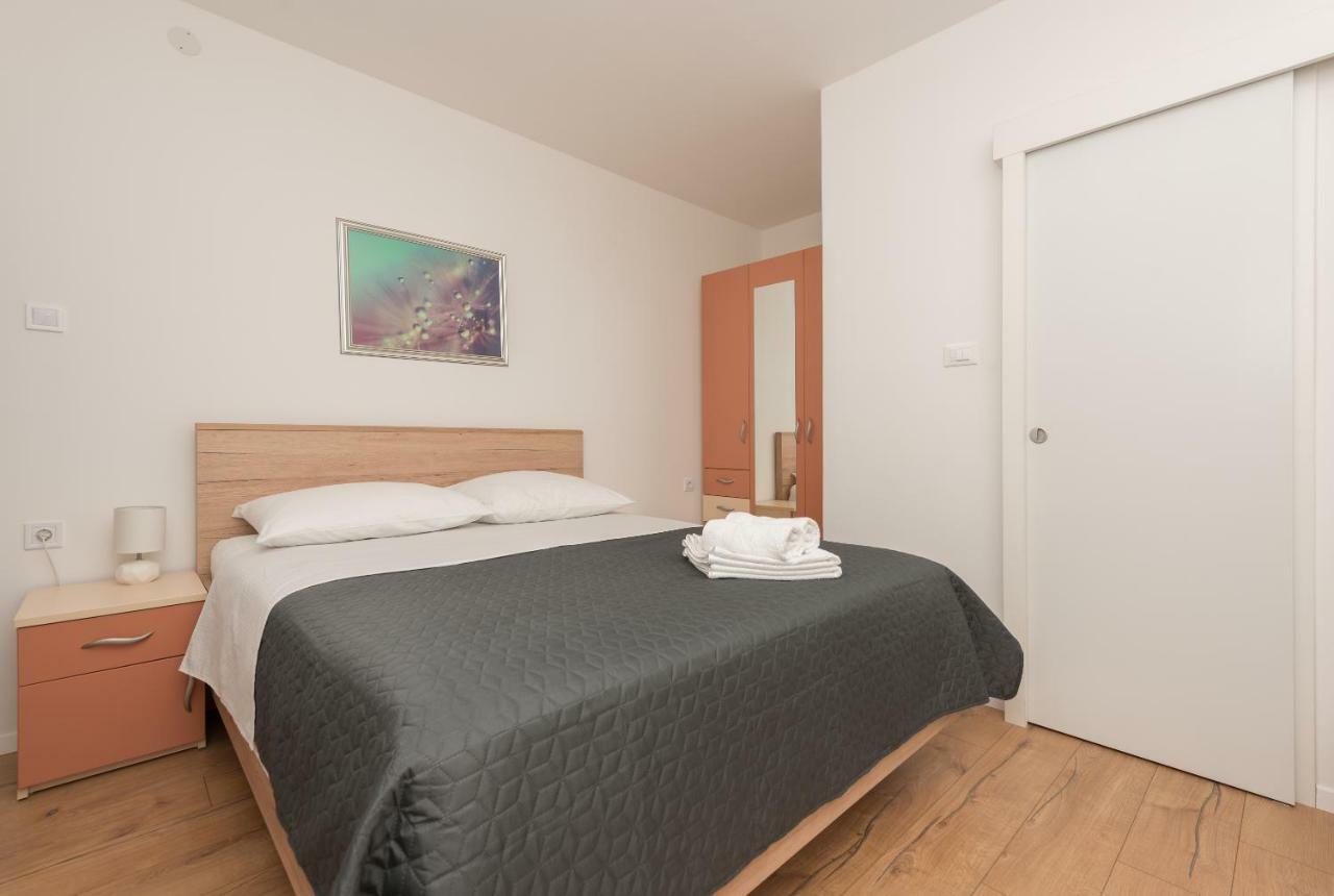 Apartmani Mona Макарска Екстериор снимка
