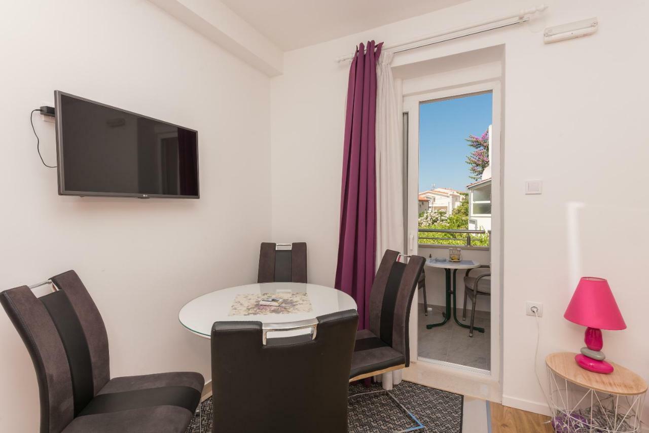 Apartmani Mona Макарска Екстериор снимка